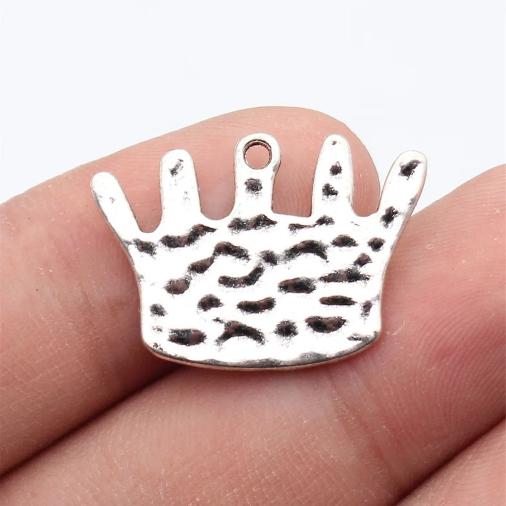 27x19mm 2.5g Antique Silver Zinc Alloy Hammered Crown Charm Pendant for DIY Necklace Making