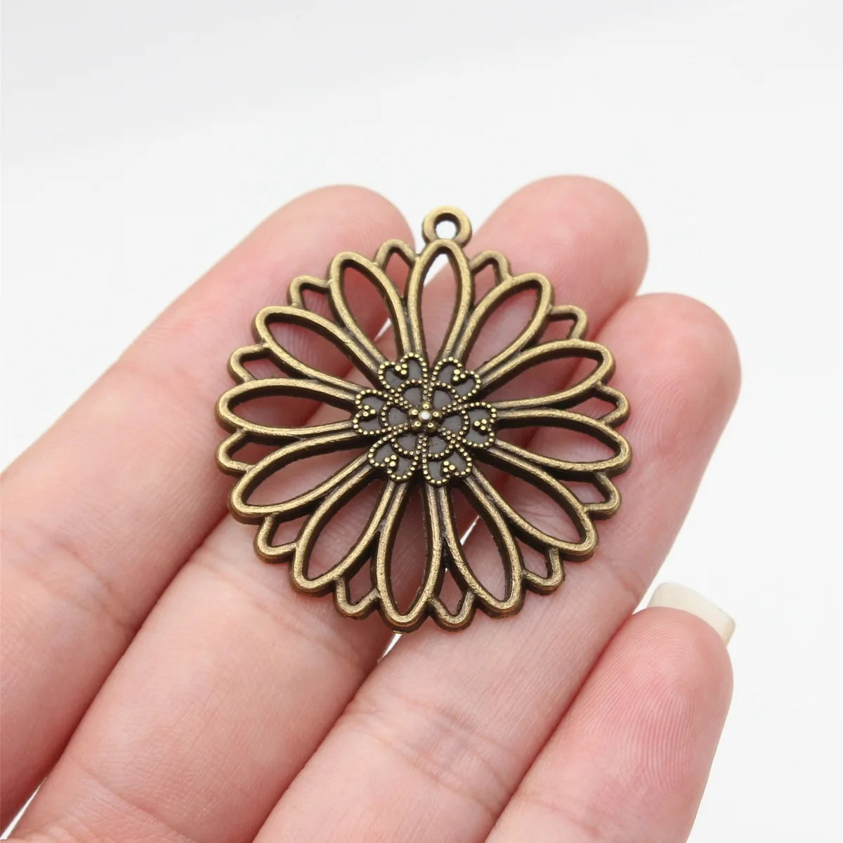 38x35mm 4g Antique Bronze Zinc Alloy Flower Filigree Charm Pendant for DIY Necklace Jewelry Making