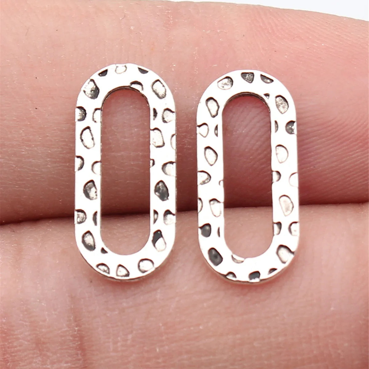 18x8.2mm 0.44g Antique Silver Zinc Alloy Irregular Textured Oval Ring Connector Charm for DIY Jewelry