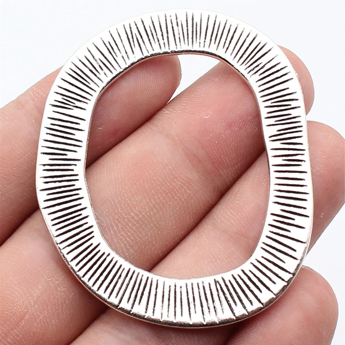 57x48mm 14.1g Multicolor Zinc Alloy Textured Irregular Geometric Oval Ring Charm Pendant for DIY Necklace