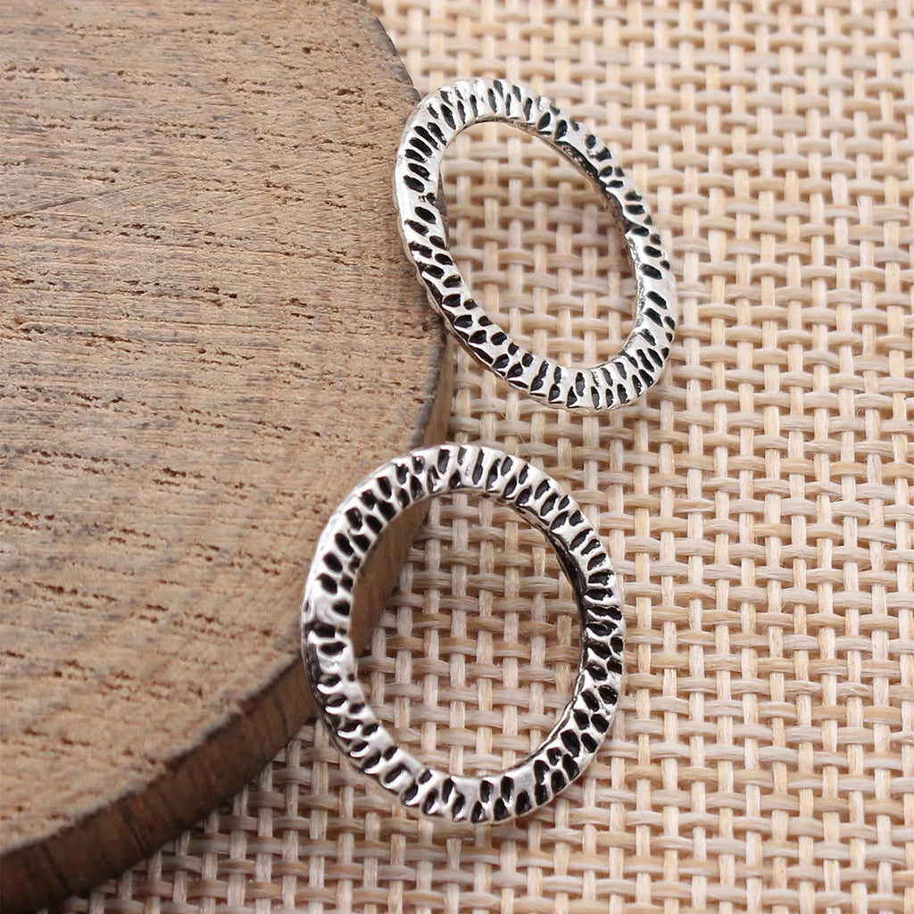 19x19mm 0.9g Antique Silver Zinc Alloy Pitted Round Ring Connector Charm for Necklace Bracelet Making