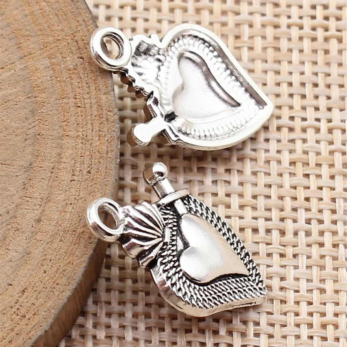 22x13mm 1.4g Antique Silver Zinc Alloy Gothic Heart Charm Pendant for DIY Necklace Bracelet Making