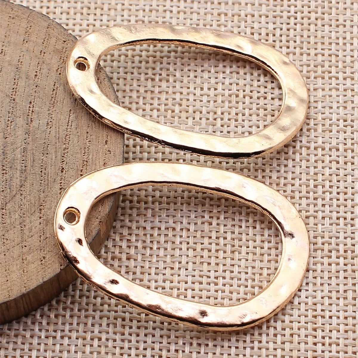 46x29mm 5.2g Multicolor Zinc Alloy Hammered Irregular Oval Ring Charm Pendant for DIY Jewelry Making