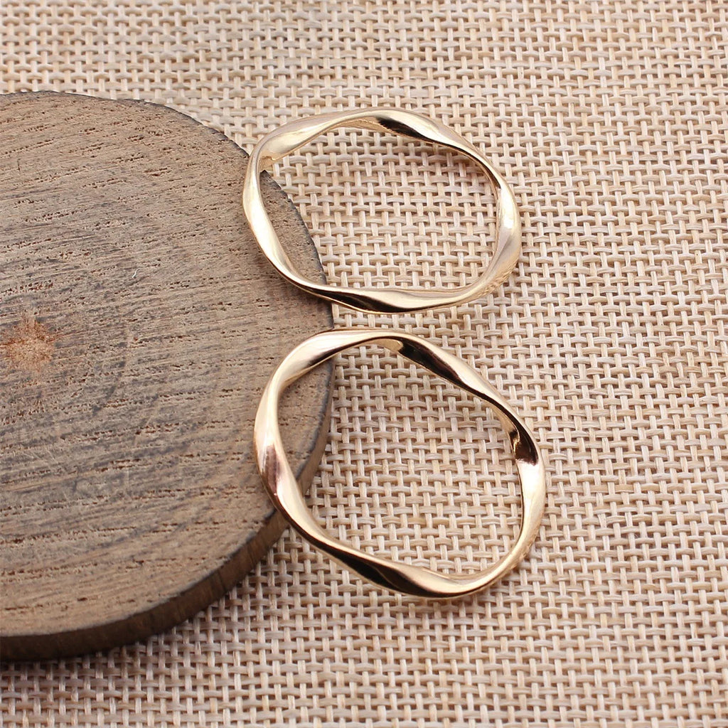 33x27mm 2g Multicolor Zinc Alloy Irregular Hollow Twisted Geometric Oval Ring Charm Pendant for DIY Jewelry