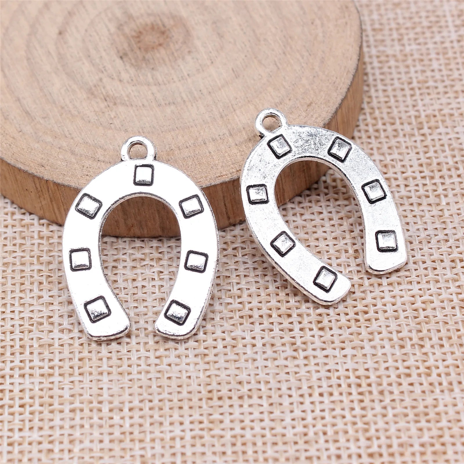 30x22mm 3.5g Antique Silver Iron Horseshoe Charm Pendant for DIY Bracelet Necklace Jewelry Making