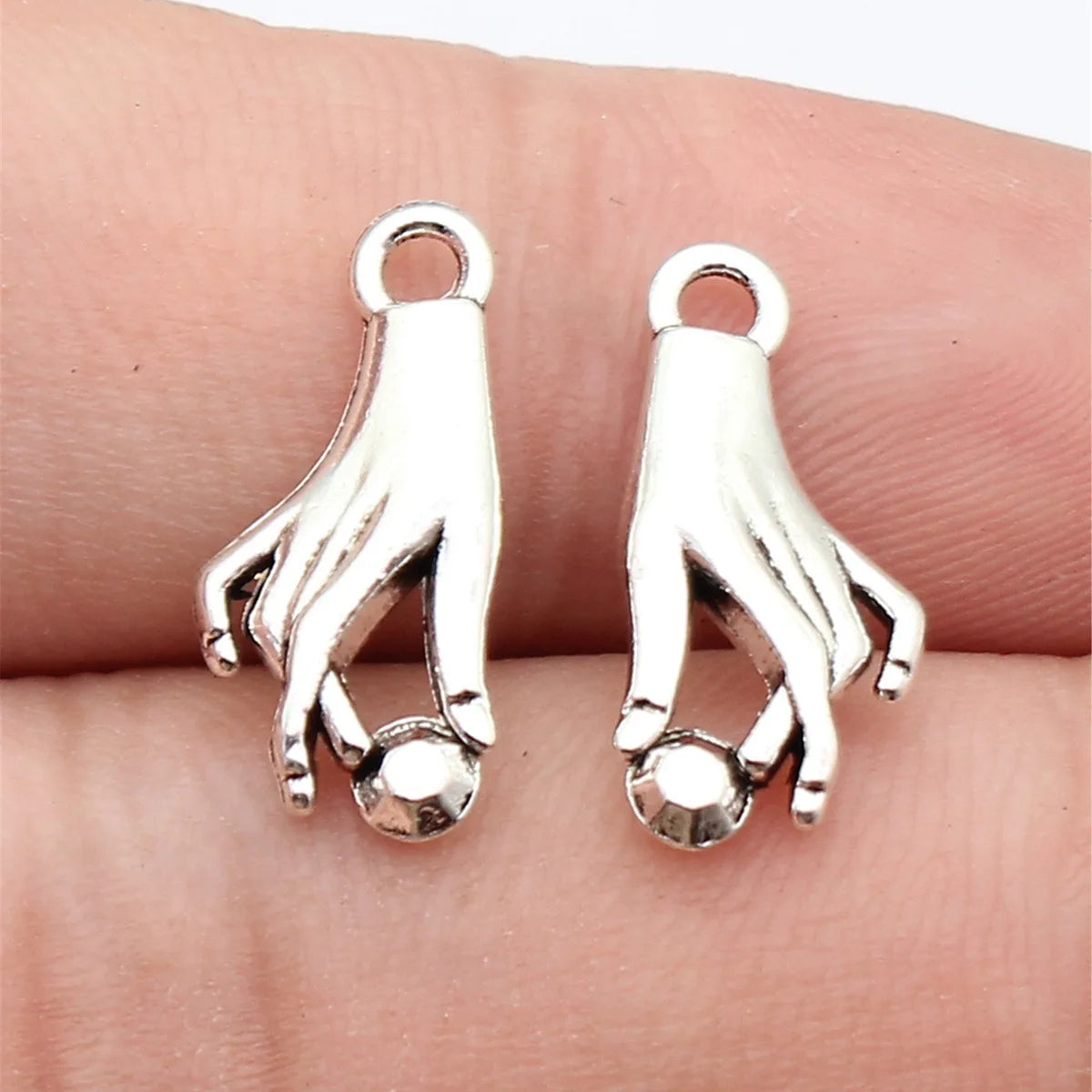 18x8.6mm 0.87g Antique Silver Zinc Alloy Hand Charm Pendant for DIY Necklace Bracelet Jewelry Making