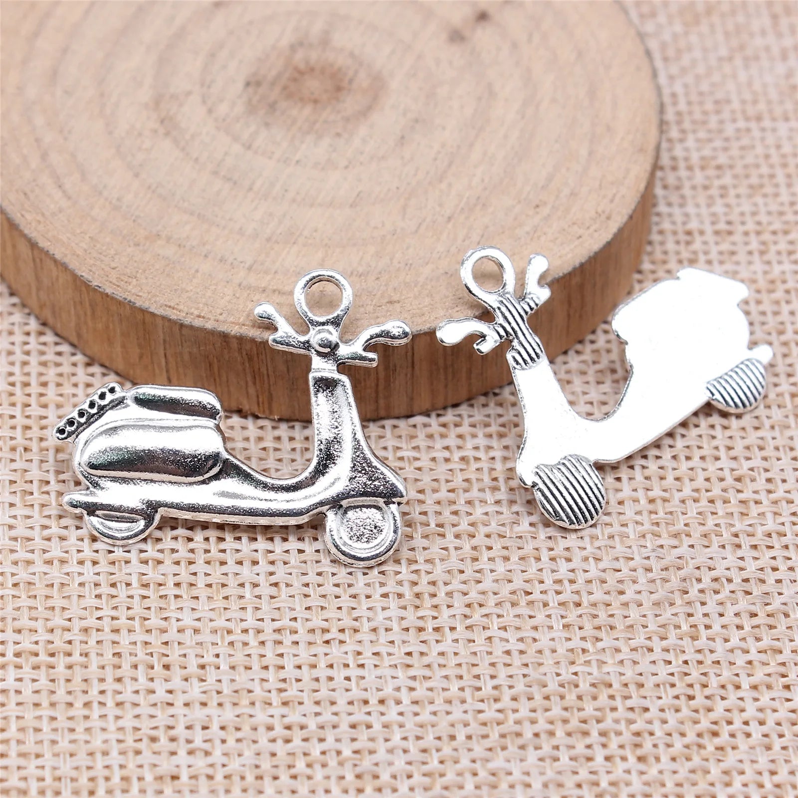 25x31mm 2.4g Antique Silver Zinc Alloy Electric Scooter Charm Pendant for DIY Jewelry Making