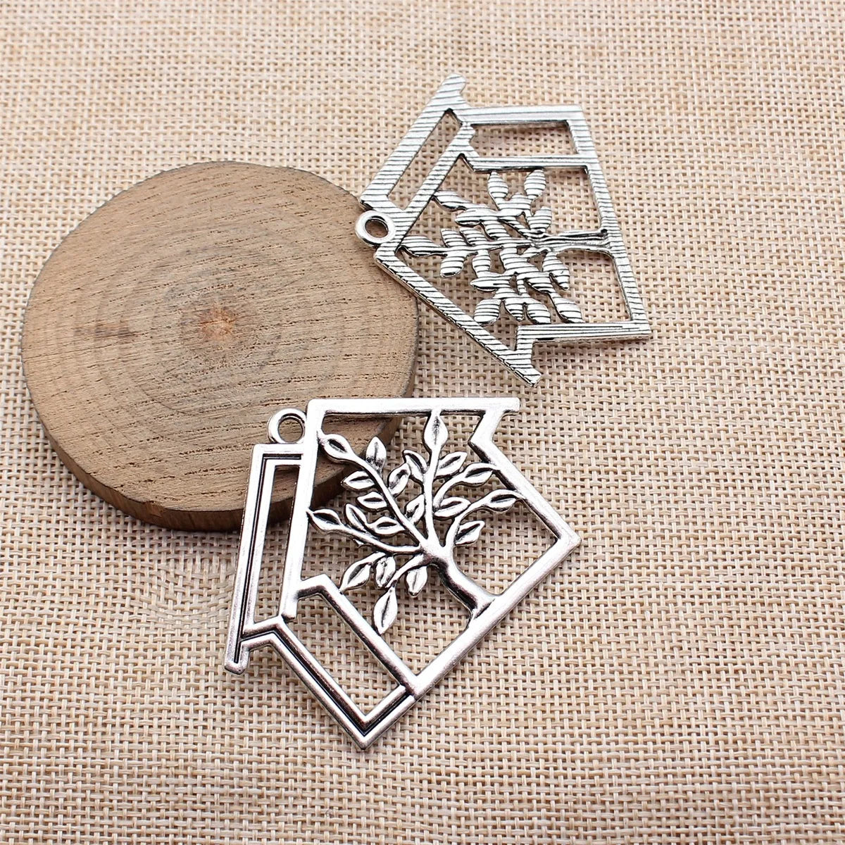 64x47mm 13.2g Antique Silver Zinc Alloy Openwork House and Tree Hollow Charm Pendant for DIY Jewelry Making