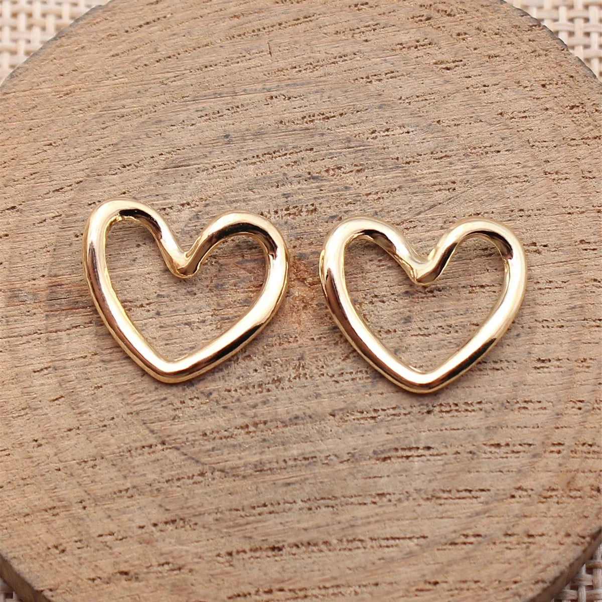 17x15mm 0.7g Multicolor Zinc Alloy Twisted Hollow Heart charm pendant for DIY jewelry making