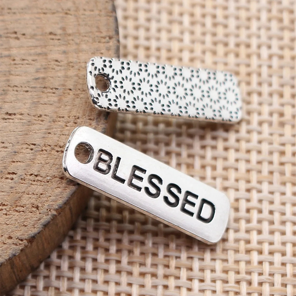 22x6.4mm 0.8g Antique Silver Zinc Alloy Believe Word Tag Charm Pendant for DIY Bracelet Necklace
