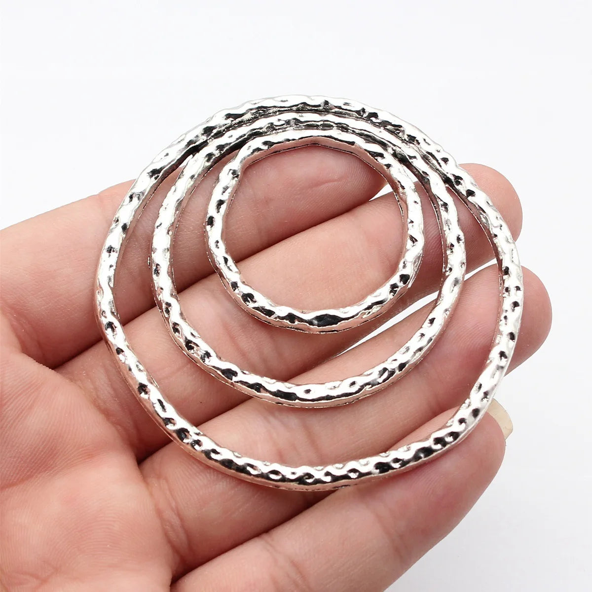 71x69mm 21.3g Antique Silver Zinc Alloy Triple Hammered Round Ring Pendant for DIY Jewelry Making