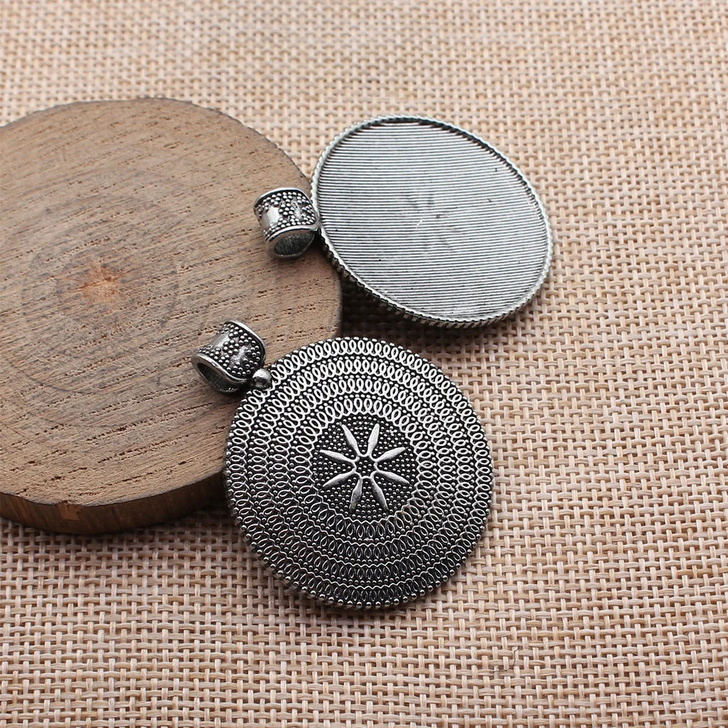 44x36mm 8.7g Oxidized Silver Tone Zinc Alloy Floral Round Disc Charm Pendant for DIY Necklace