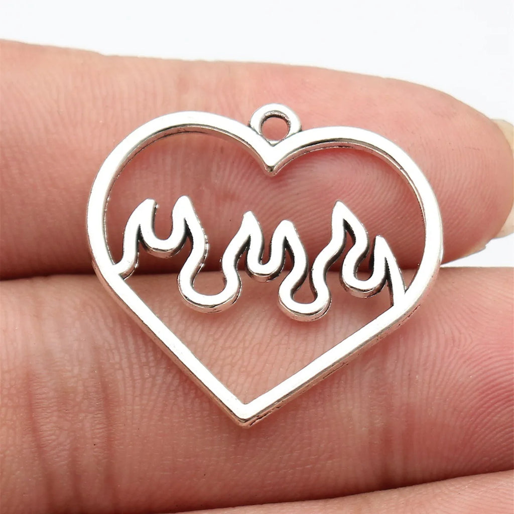 29x28mm 2.9g Antique Silver Zinc Alloy Hollow Flame Heart Charm Pendant for DIY Jewelry Making