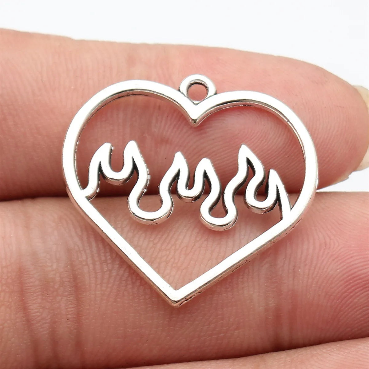 29x28mm 2.9g Antique Silver Zinc Alloy Hollow Flame Heart Charm Pendant for DIY Jewelry Making