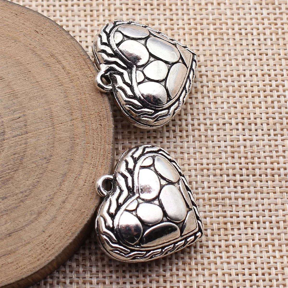 25x25x12mm 8.3g Antique Silver Zinc Alloy Pebble Texture Heart Charm Pendant for DIY Necklace Making