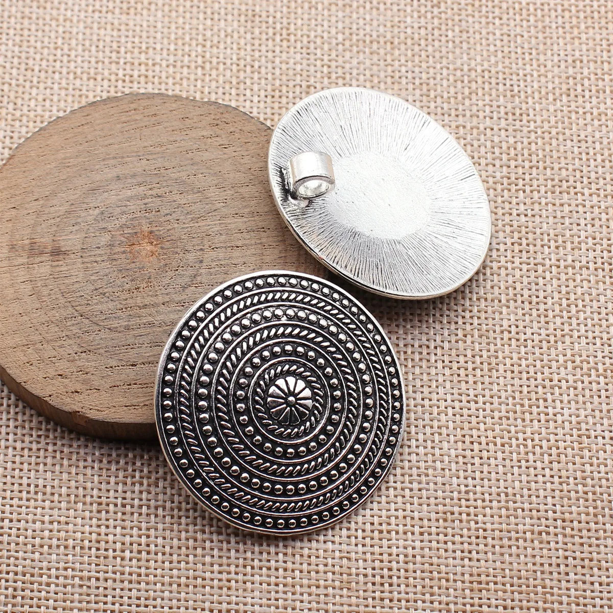 44x44mm 10.3g Antique Silver Zinc Alloy Engraved Round Disc Charm Pendant for DIY Necklace Making