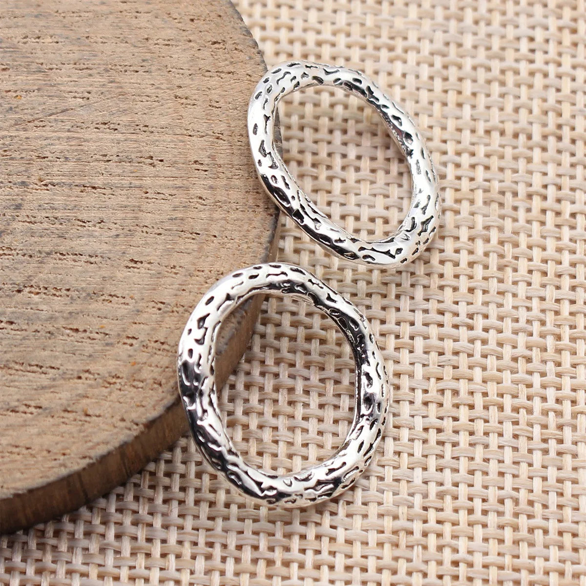 21x21mm 1.5g Multicolor Zinc Alloy Pitted Irregular Round Ring Connector Charm for DIY Jewelry Making