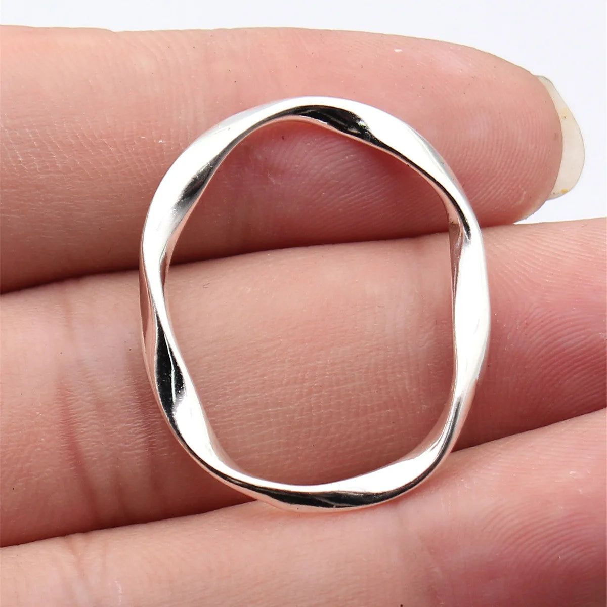 33x27mm 2g Multicolor Zinc Alloy Irregular Hollow Twisted Geometric Oval Ring Charm Pendant for DIY Jewelry