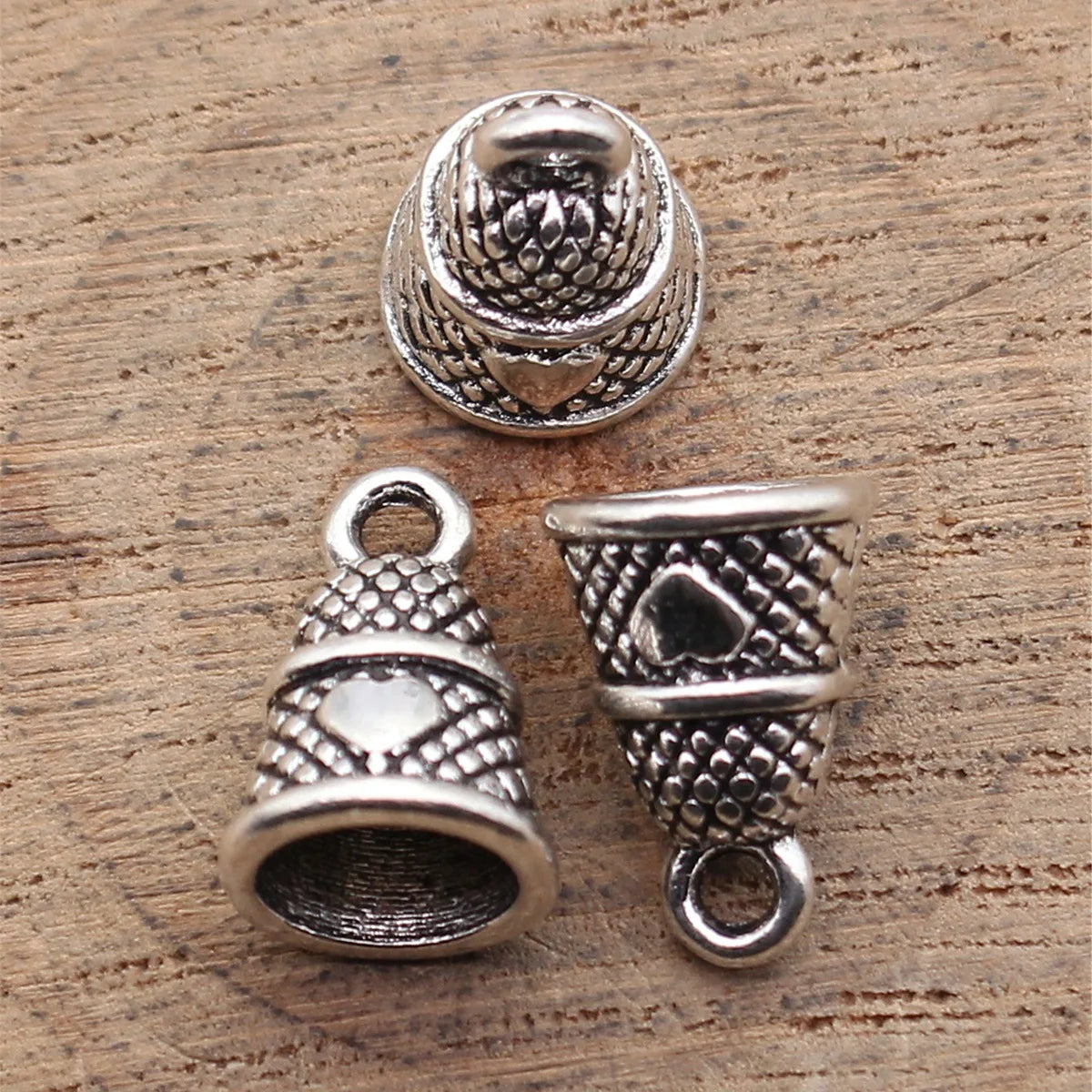 13x9.6x7.6mm 1.3g Antique Silver Zinc Alloy Heart Pattern Tassel Cap Findings for DIY Pendant Jewelry Making