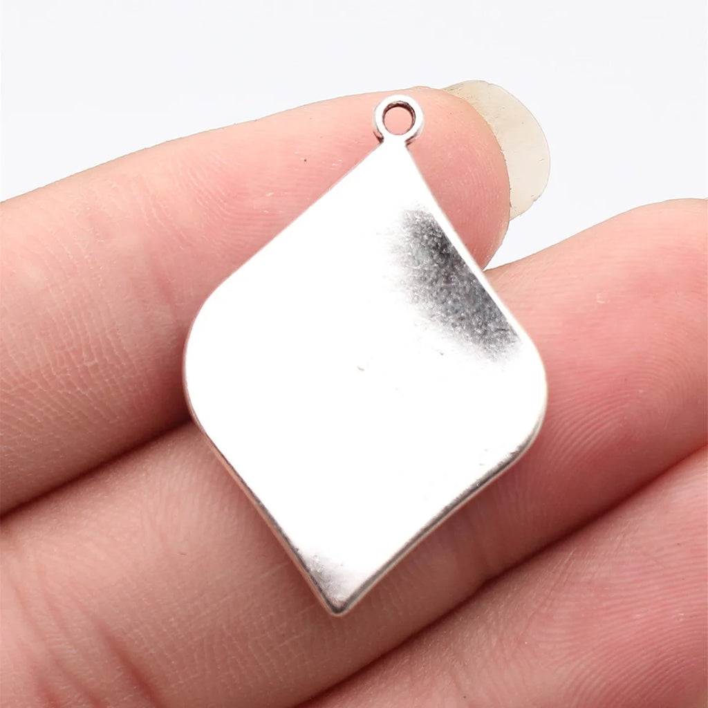 35x25mm 4.2g Multicolor Zinc Alloy Twisted Leaf Charm Pendant for DIY Necklace Earring Making