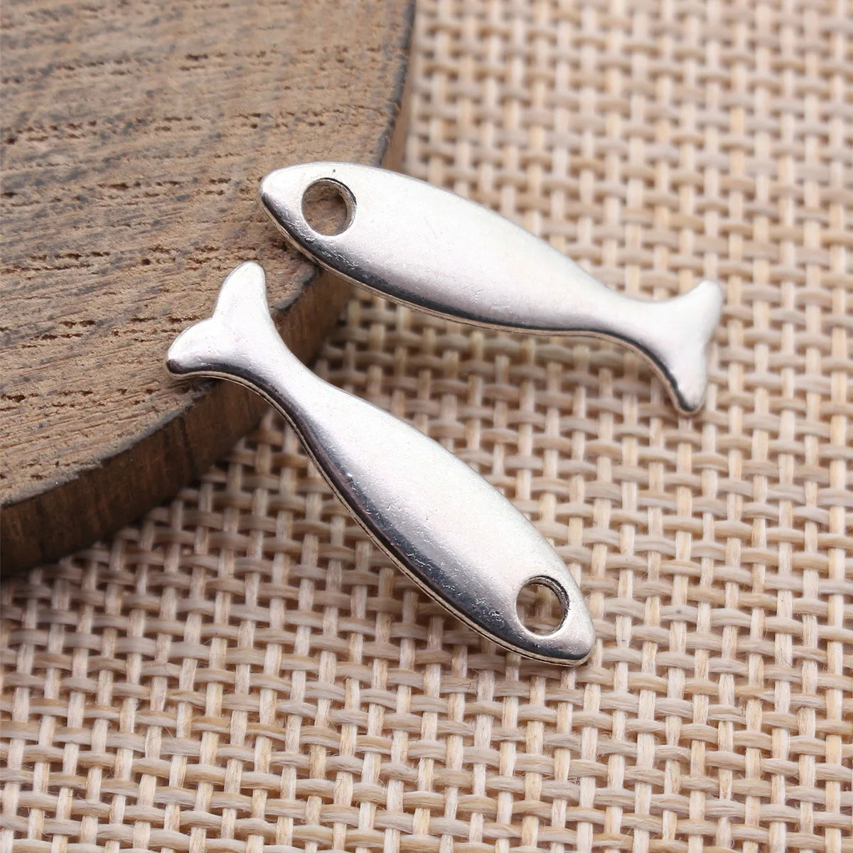 26x7.5mm 0.73g Antique Silver Zinc Alloy Small Fish Charm Pendant for DIY Bracelet and Necklace Making