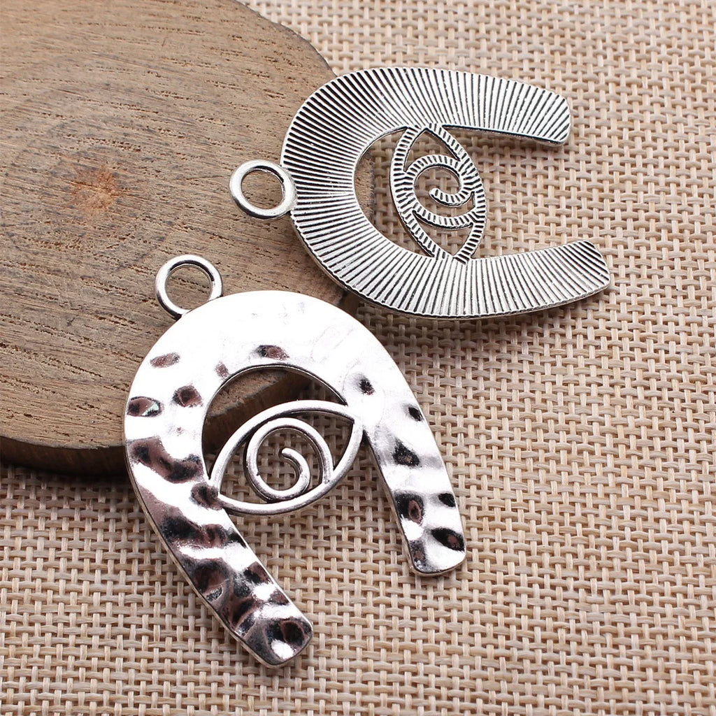 46x34mm 6.7g Antique Silver Zinc Alloy Hollow Eye Hammered Horseshoe Charm Pendant for DIY Jewelry