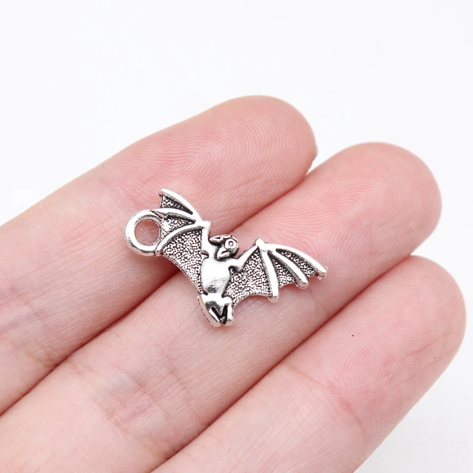 22x12mm 1.3g Antique Silver Zinc Alloy Bat Charm Pendant for DIY Gothic Necklace Earrings Jewelry Making