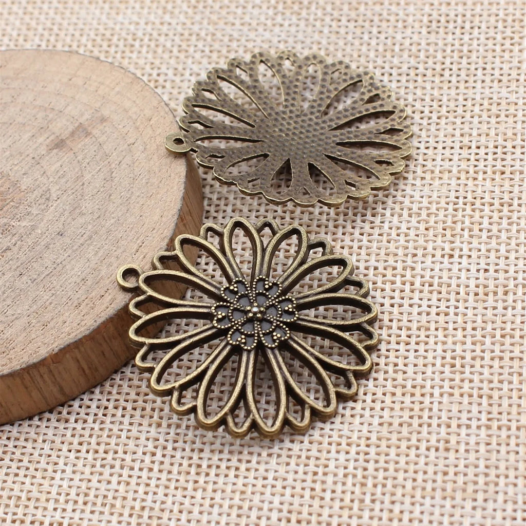 38x35mm 4g Antique Bronze Zinc Alloy Flower Filigree Charm Pendant for DIY Necklace Jewelry Making