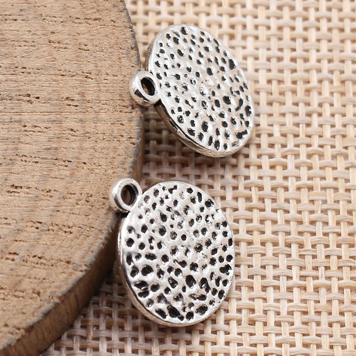 18x15mm 1.9g Multicolor Zinc Alloy Hammered Round Disc Charm Pendant for Necklace Earring Making