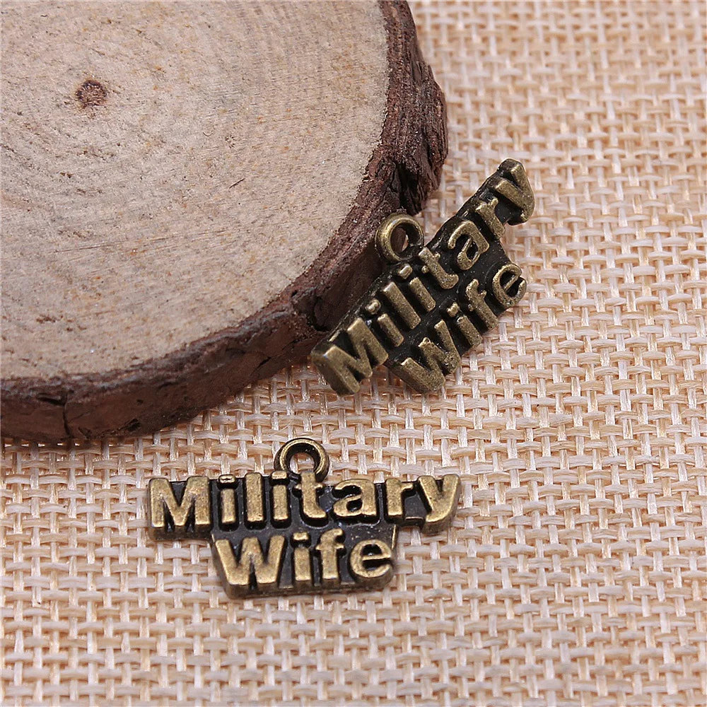 24x13mm 1.8g Multicolor Zinc Alloy Military Wife Word Plate Charm Pendant for DIY Jewelry Making