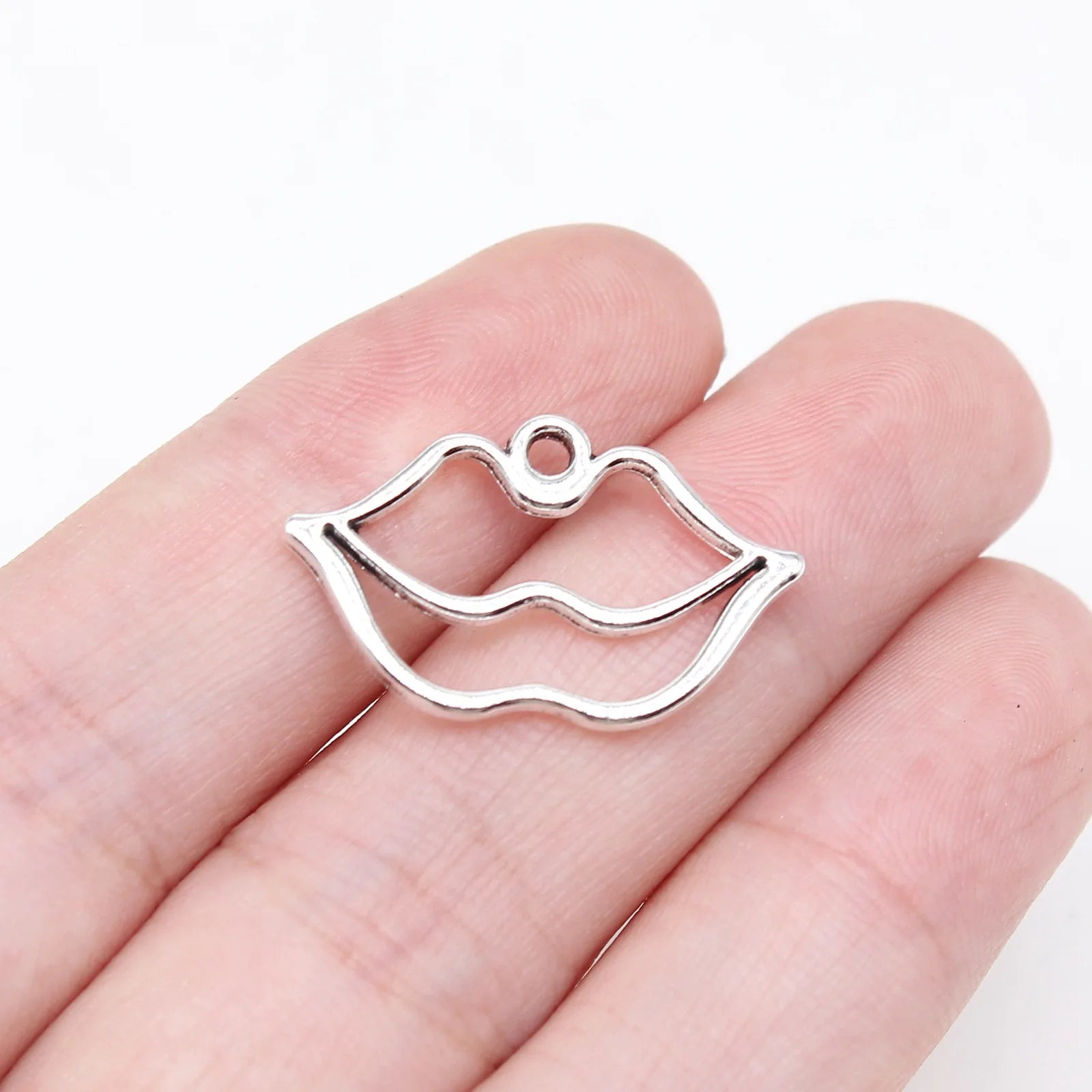 15x24mm 0.91g Antique Silver Zinc Alloy Lips Charm Pendant for DIY Necklace Bracelet Jewelry Making