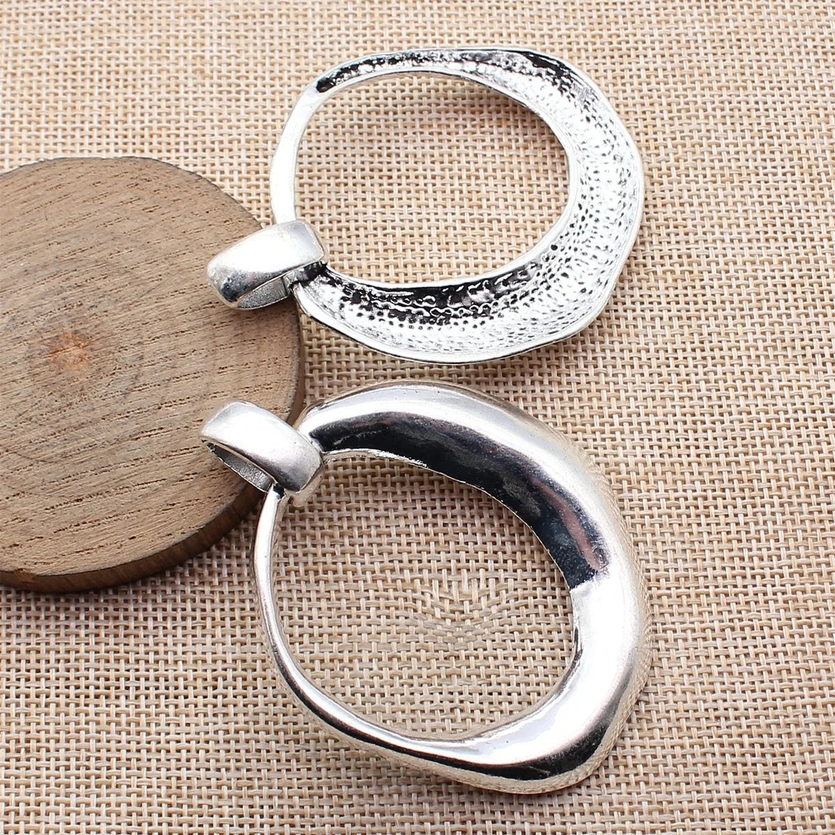 69x54mm 17g Antique silver zinc alloy irregular geometric hammered hollow charm pendant for jewelry making
