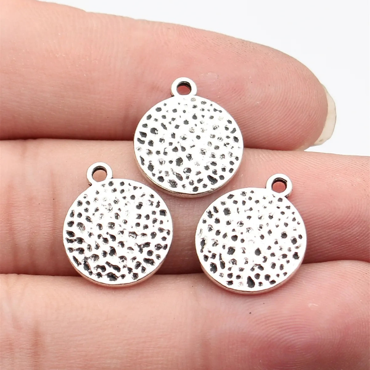 18x15mm 1.9g Multicolor Zinc Alloy Hammered Round Disc Charm Pendant for Necklace Earring Making