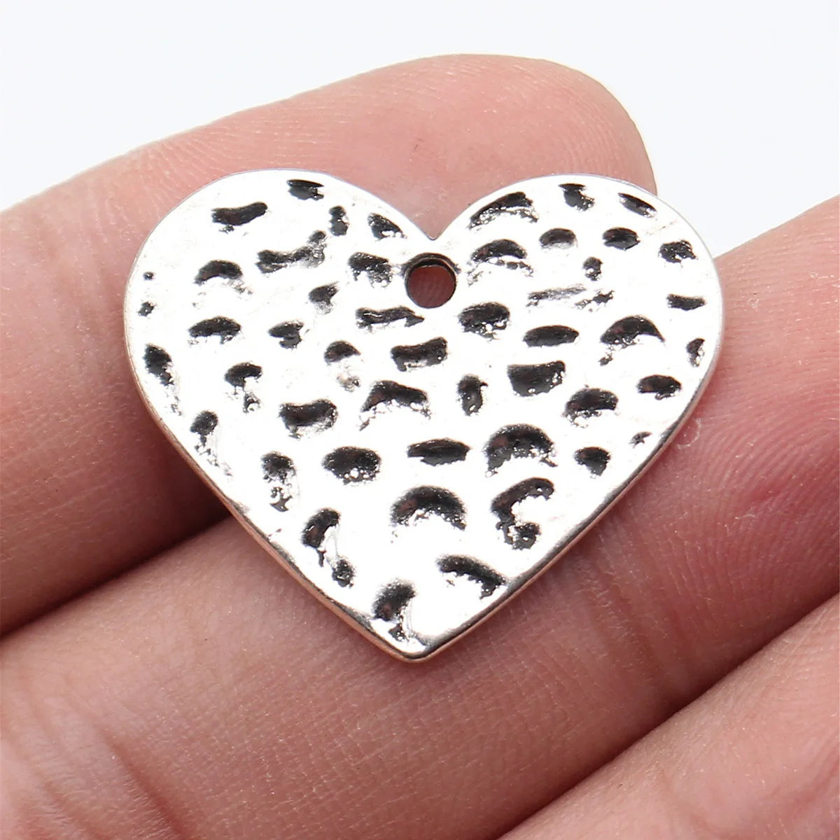 28x24mm 3.3g Antique Silver Zinc Alloy Hammered Geometric Heart Charm Pendant for Necklace Making