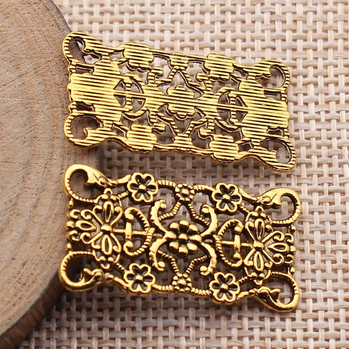 31x15mm 2.1g Multicolor Zinc Alloy Hollow Carved Flower Connector Charm for DIY Bracelet Making