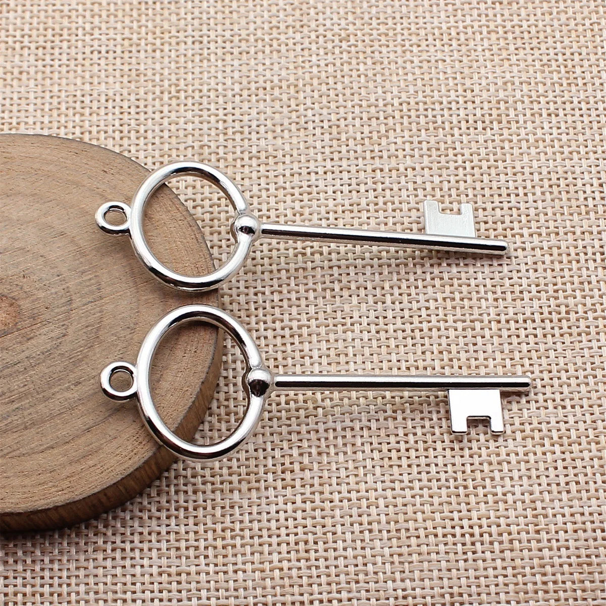 65x25mm 4.3g White K Tone Zinc Alloy Key Charm Pendant for DIY Necklace and Jewelry Making