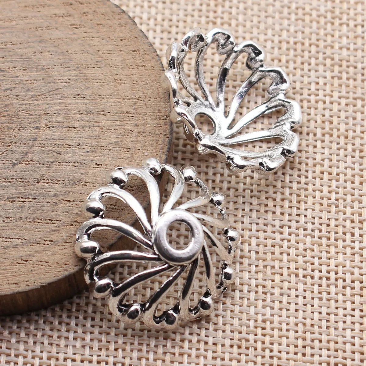 29x29x10mm 4.1g Antique Silver Zinc Alloy Hollow Flower Bead Cap Jewelry Findings for DIY Beadwork
