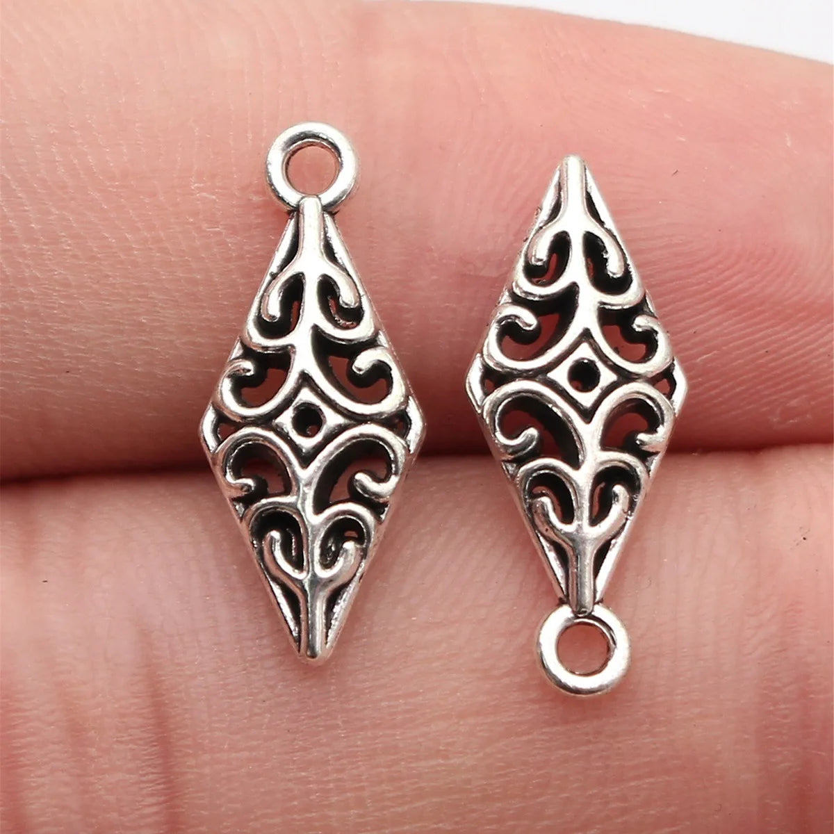 21x8.8x3.6mm 1.1g Antique Silver Zinc Alloy Hollow Textured Diamond Charm Pendant for DIY Jewelry Making