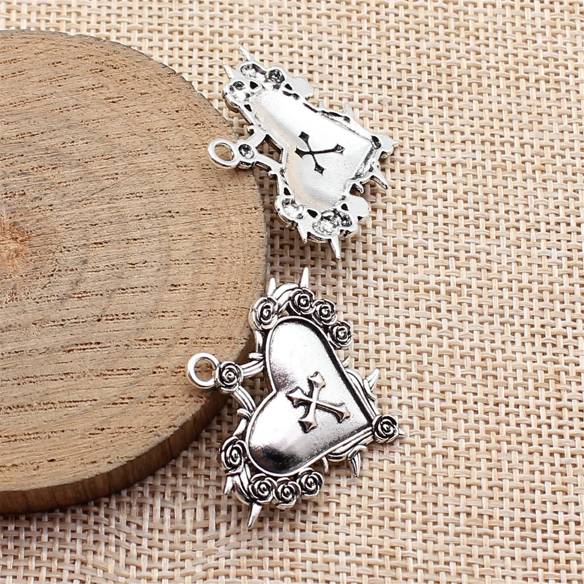 34x30mm 2.4g Antique Silver Zinc Alloy Gothic Cross Heart Charm Pendant for Necklace Bracelet DIY