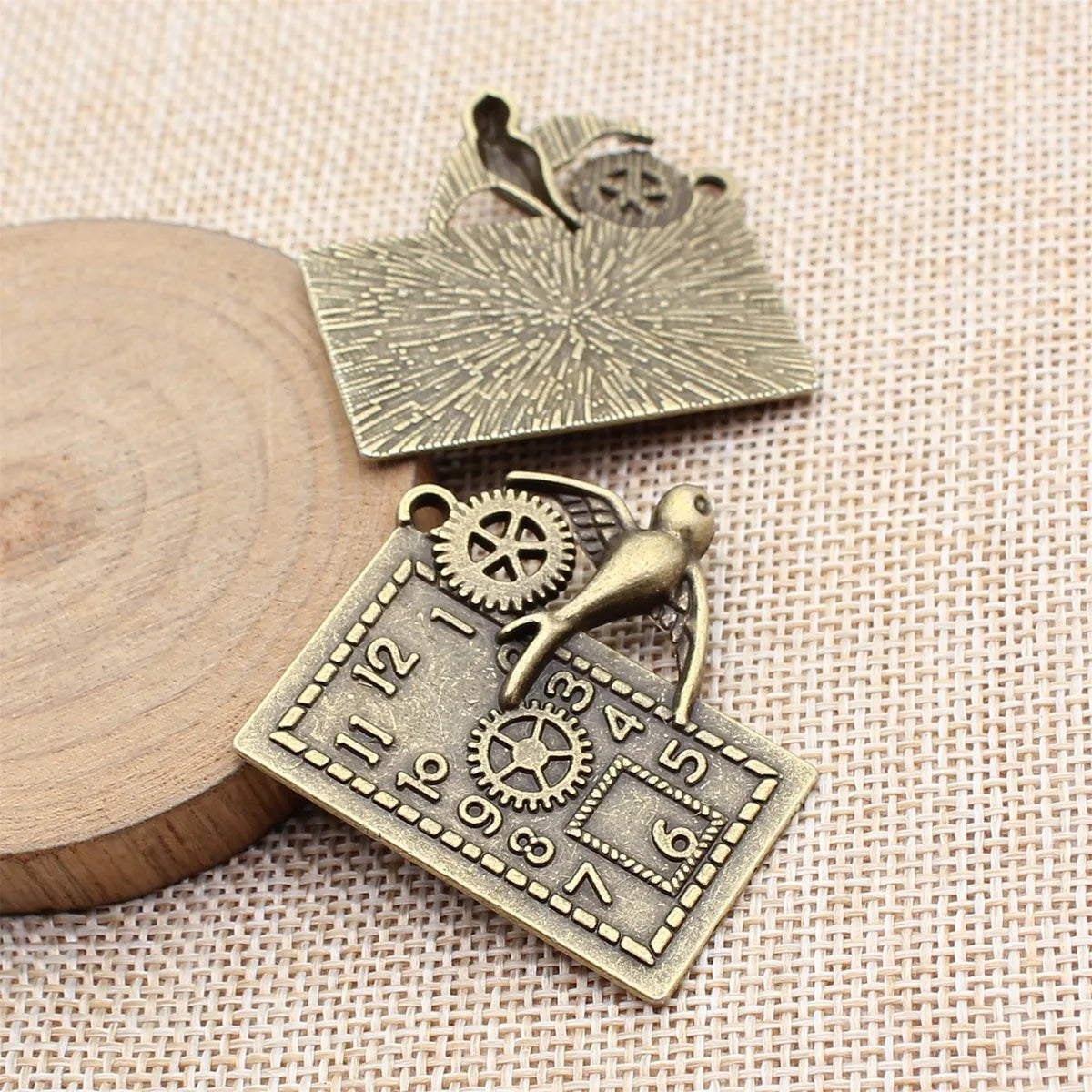 40x38mm 8.1g Antique Bronze Zinc Alloy Steampunk Swallow Gear Clock Charm Pendant for DIY Necklace