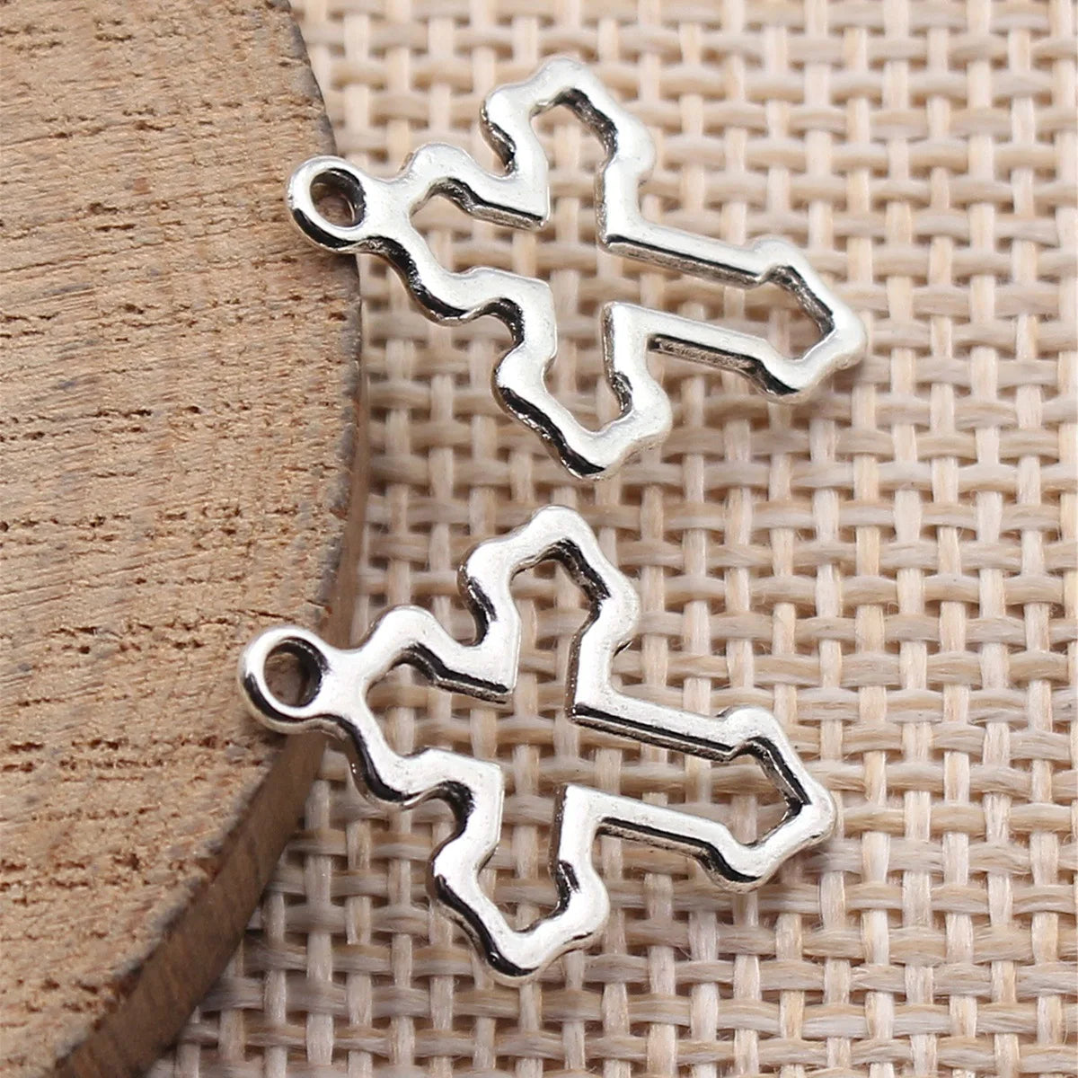 21x15mm 0.67g Antique Silver Zinc Alloy Hollow Cross Charm Pendant for DIY Necklace Bracelet