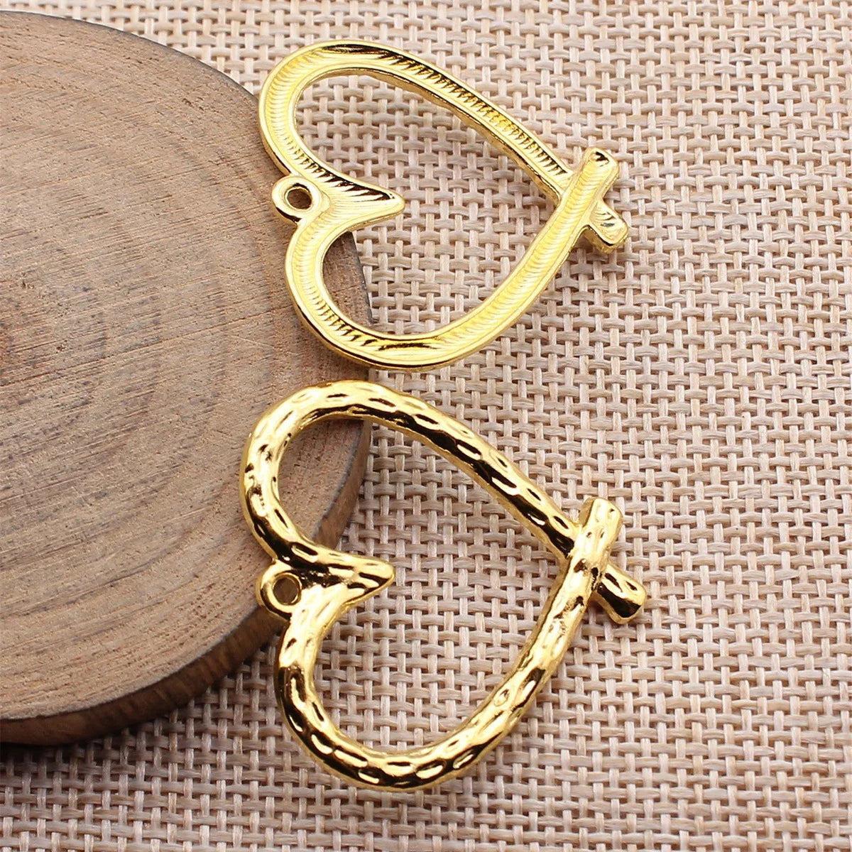 34x33mm 3.2g Bright Gold Zinc Alloy Vine Texture Heart Charm Pendant for Necklace Bracelet DIY Jewelry