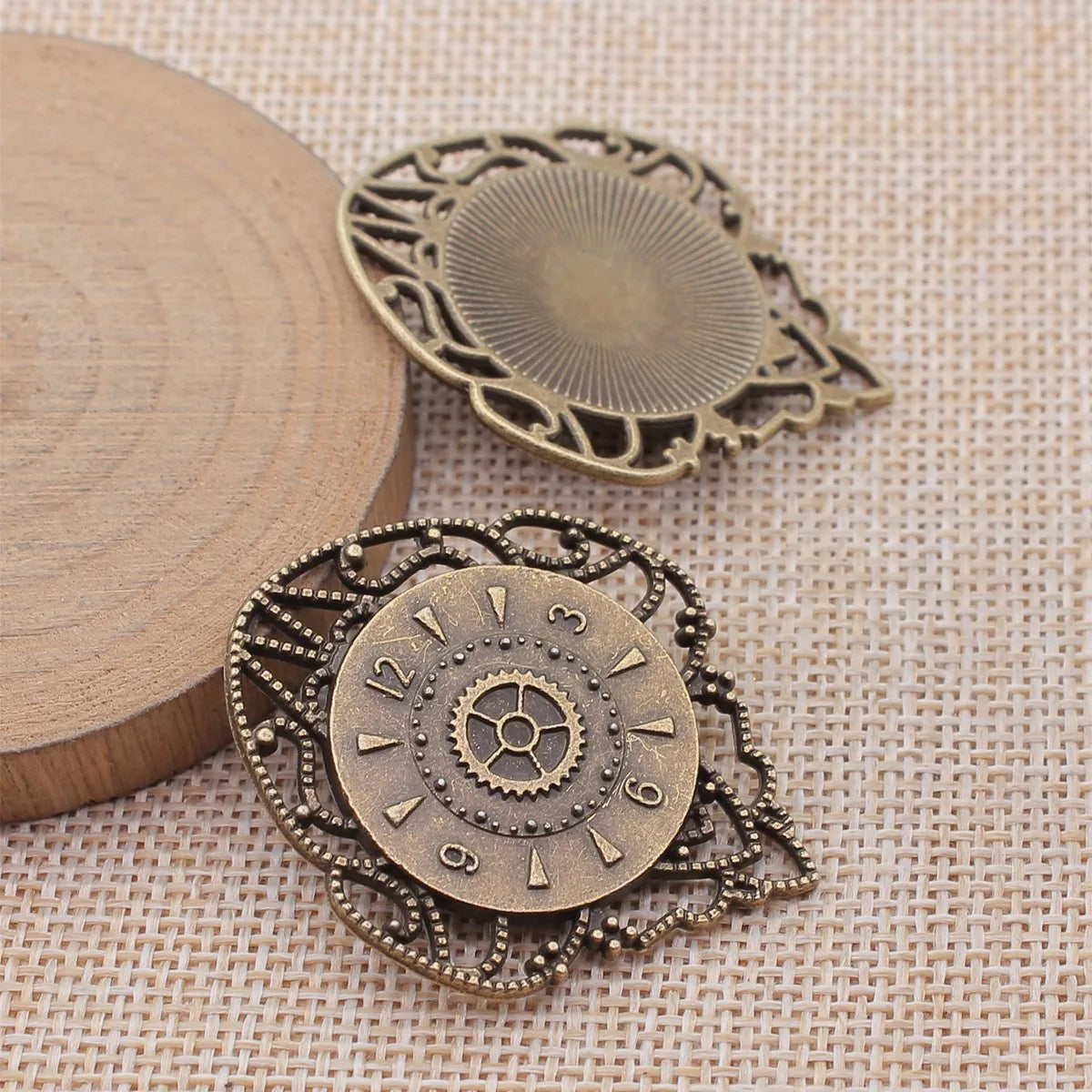 43x35mm 8.5g Multicolor Zinc Alloy Gear Clock Charm Pendant for Steampunk Necklace Jewelry Making