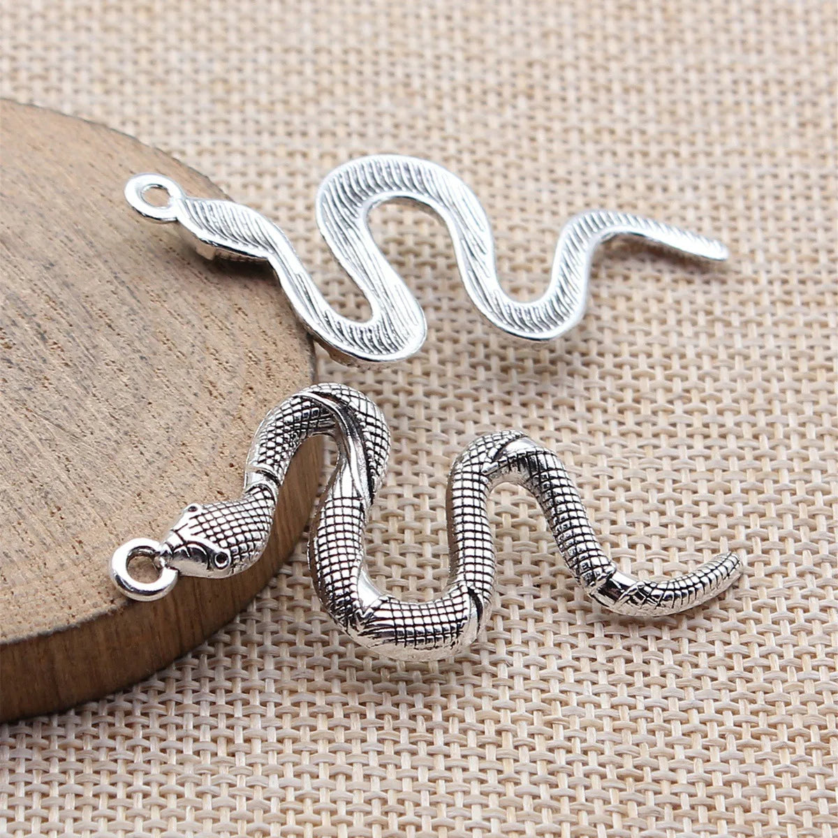 52x25mm 4.5g Antique Silver Zinc Alloy Snake Charm Pendant for Necklace Bracelet Jewelry Making