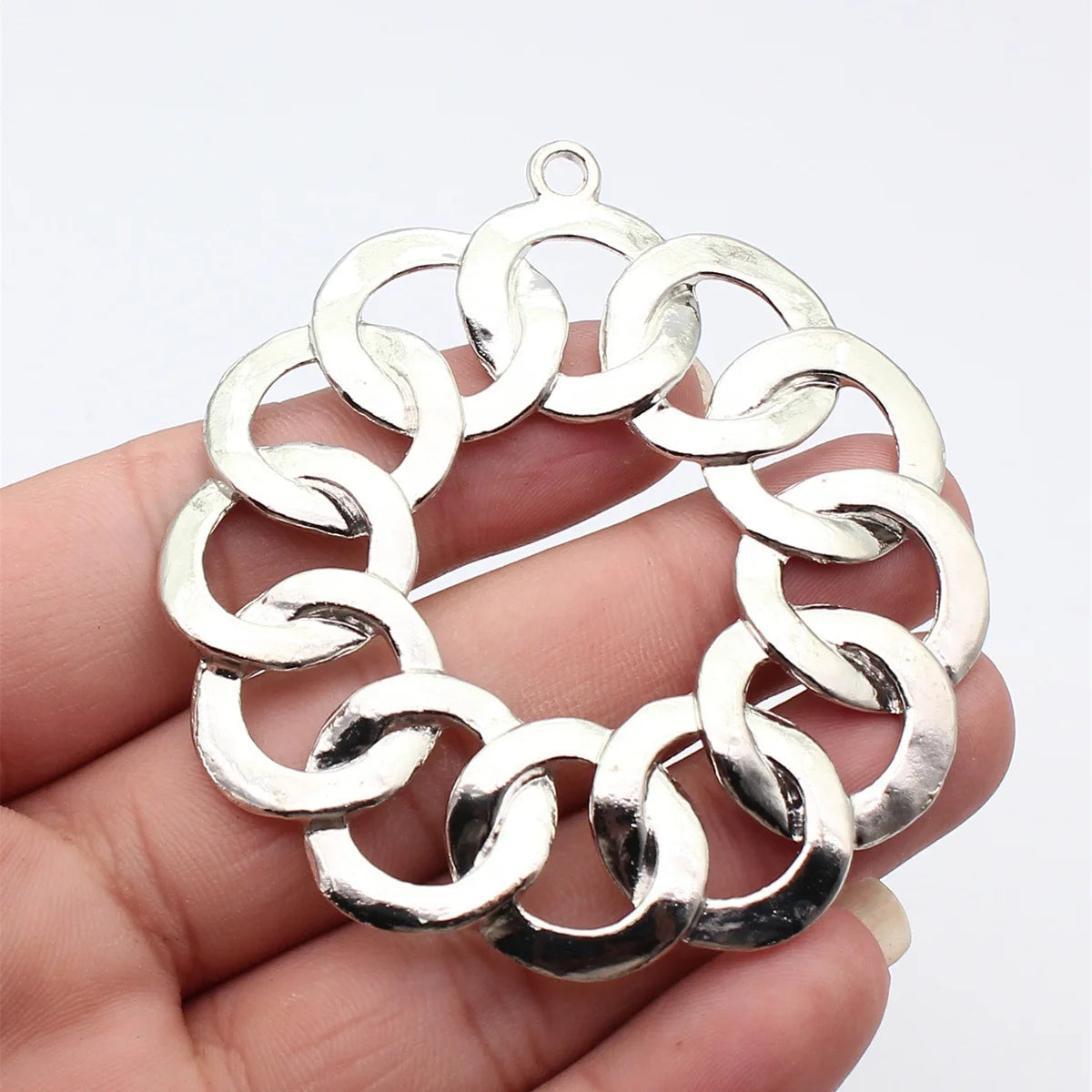 77x71mm 25.4g White K Color Zinc Alloy Hollow Geometric Interlocking Ring Charm Pendant for DIY Necklace