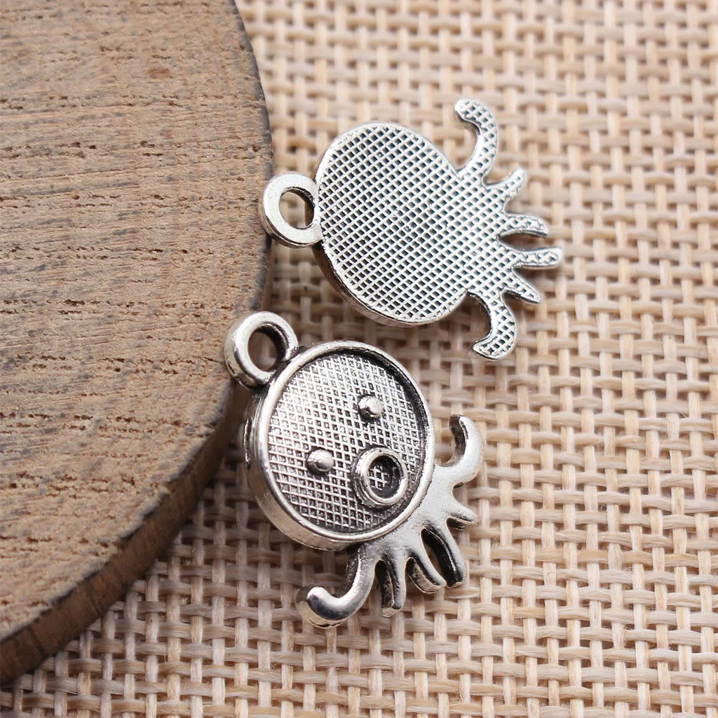 22x17mm 1.7g Antique Silver Zinc Alloy Octopus Fish Charm Pendant for DIY Necklace Bracelet Making