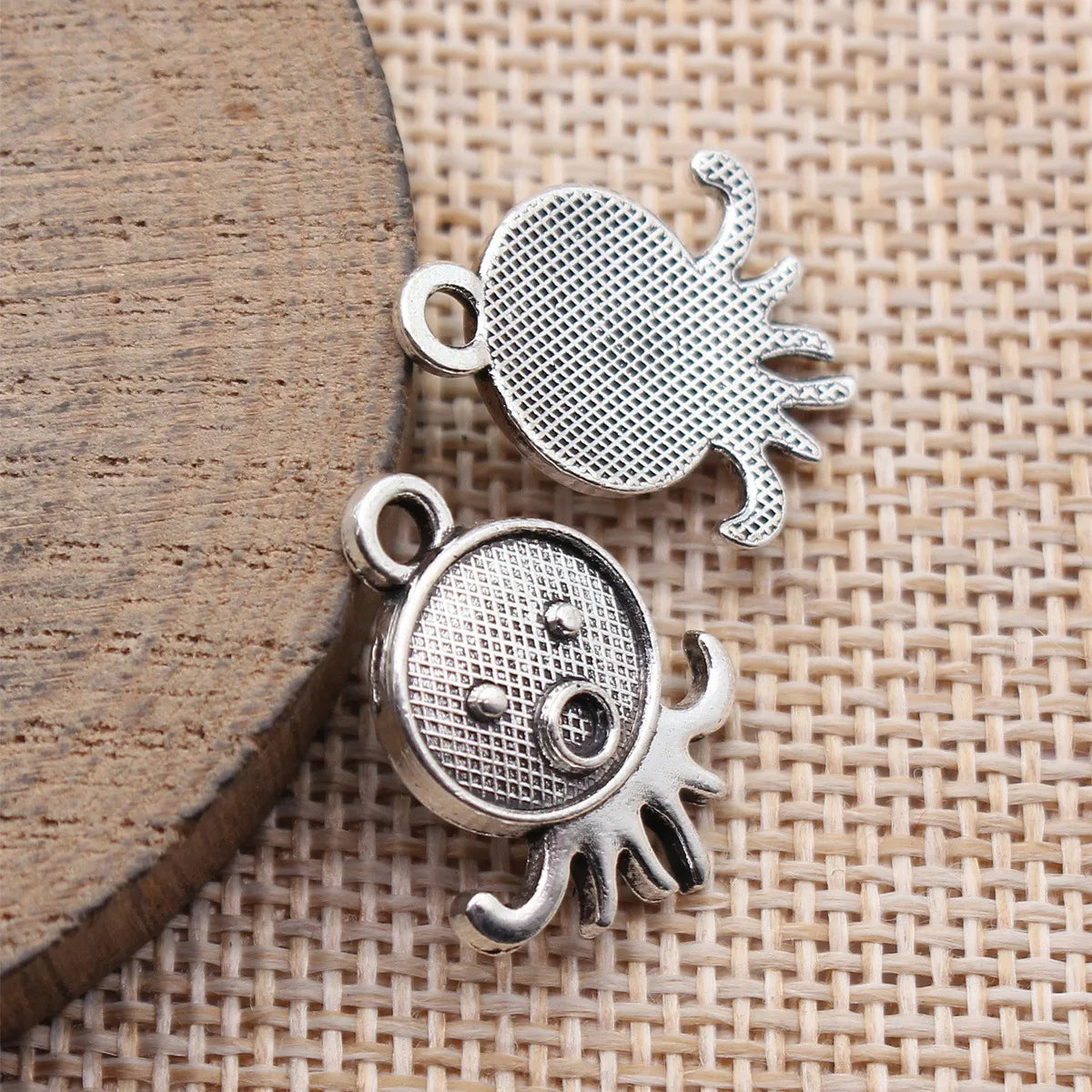 22x17mm 1.7g Antique Silver Zinc Alloy Octopus Fish Charm Pendant for DIY Necklace Bracelet Making