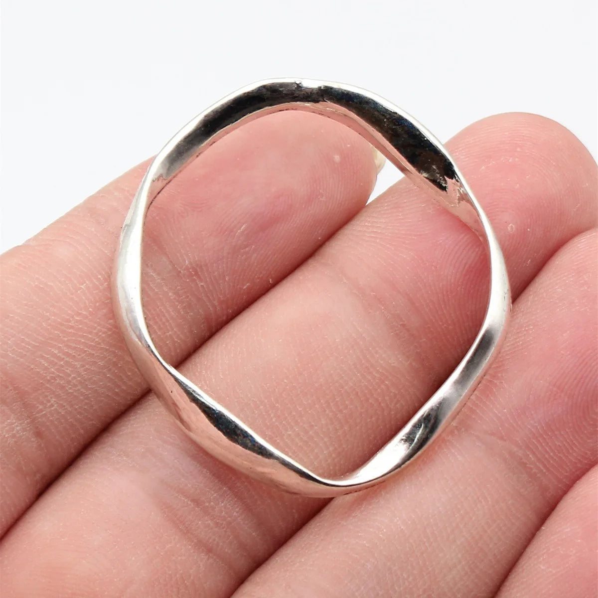 39x38mm 3.9g Antique Silver Tone Zinc Alloy Twisted Irregular Round Ring Charm Pendant for DIY Jewelry
