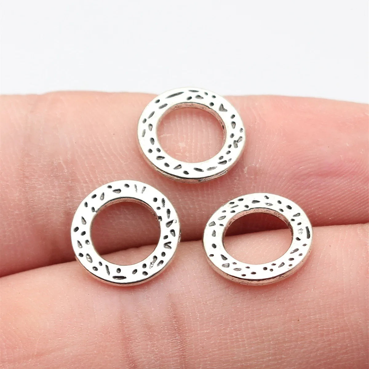 13x13x1.6mm 0.77g Antique Silver Zinc Alloy Pitted Texture Round Ring Connector Charm for DIY Jewelry Making
