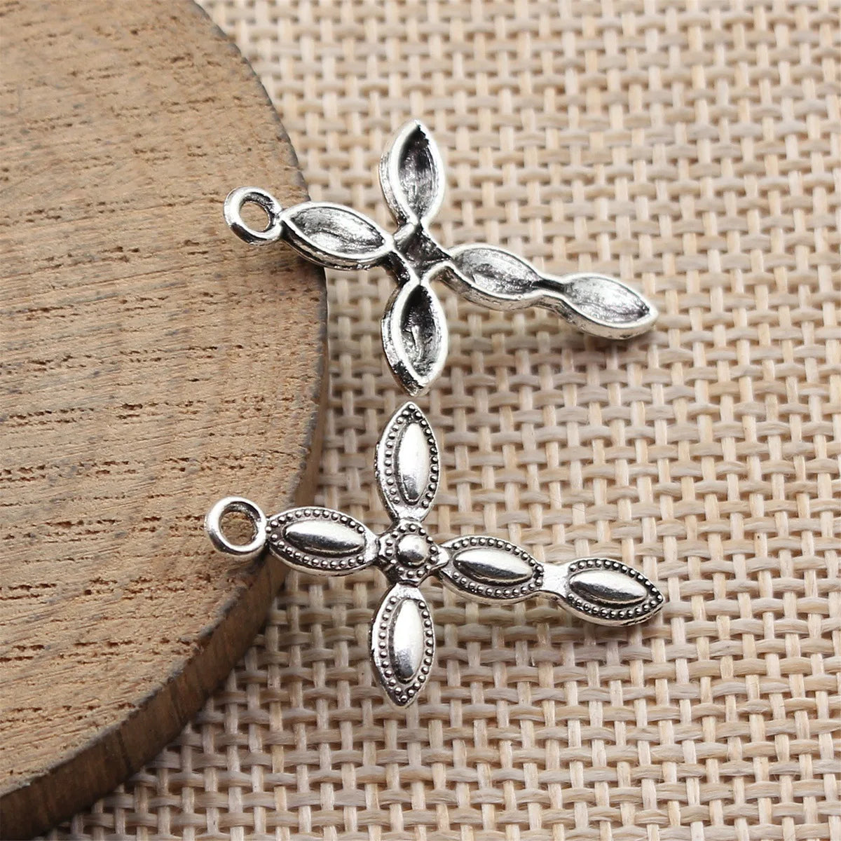 29x18mm 1g Antique Silver Zinc Alloy Cross Charm Pendant for Necklace Bracelet Making